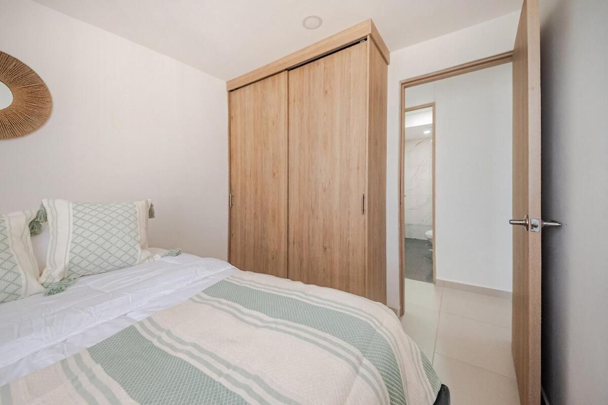 Piso 31, Cerca Aeropuerto Y Playa De Marbella Cartagena