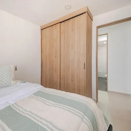 Piso 31, Cerca Aeropuerto Y Playa De Marbella Cartagena